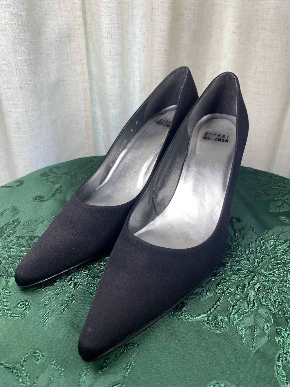 Stuart Weitzman Black Satin Pointed Toe Pumps Heels 3” Mid Heel 9 N 9N Narrow